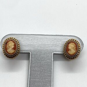 Vtg Chunky Gold Tone Metal Carved Cameo Lady Woman Portait Earrings | .6” x .5”